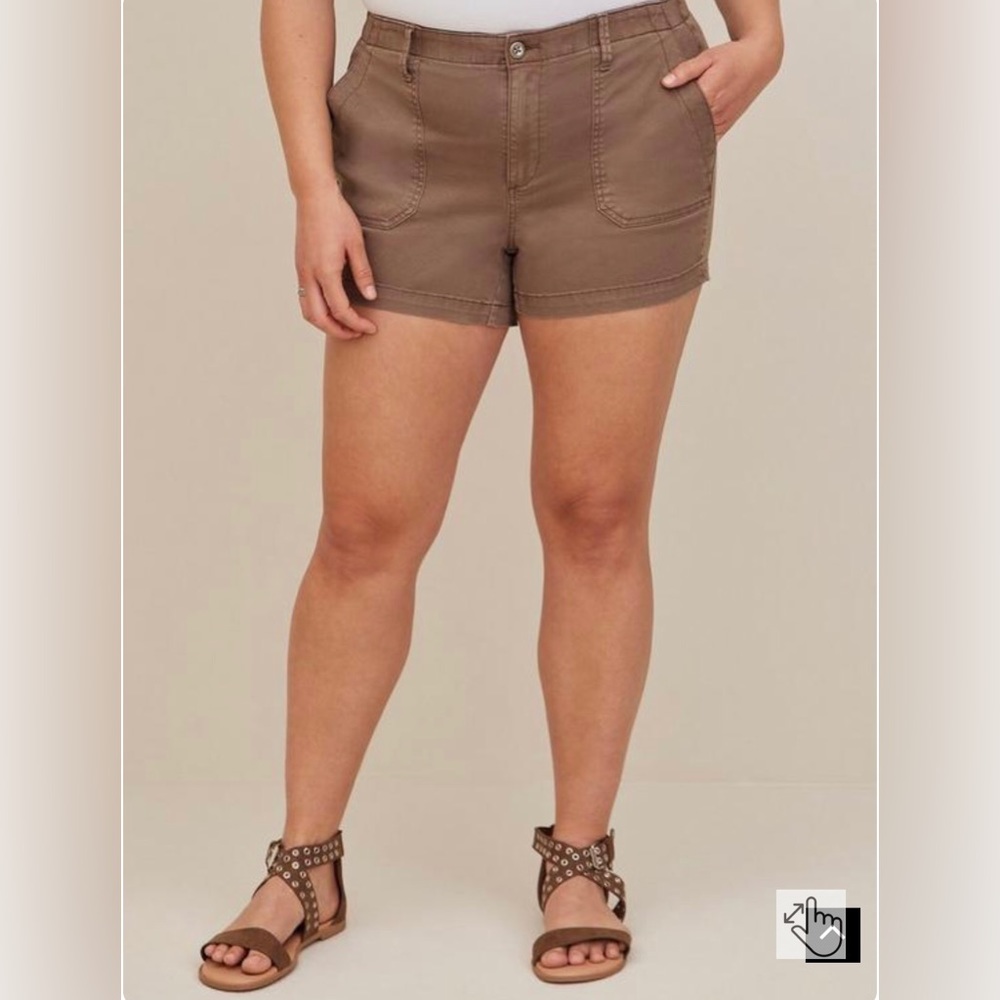 Torrid sz 28 3.5 Inch Comfort Flex Waistband Chino High-Rise Short NWT